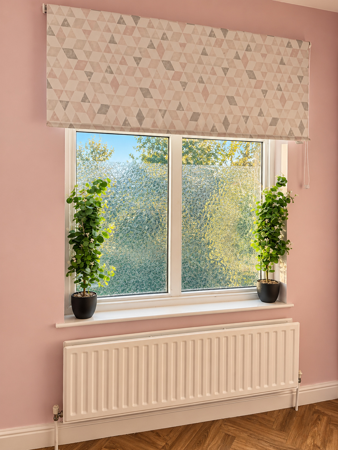 Pink bedroom with plants on the windowsill at Ivie Lodge