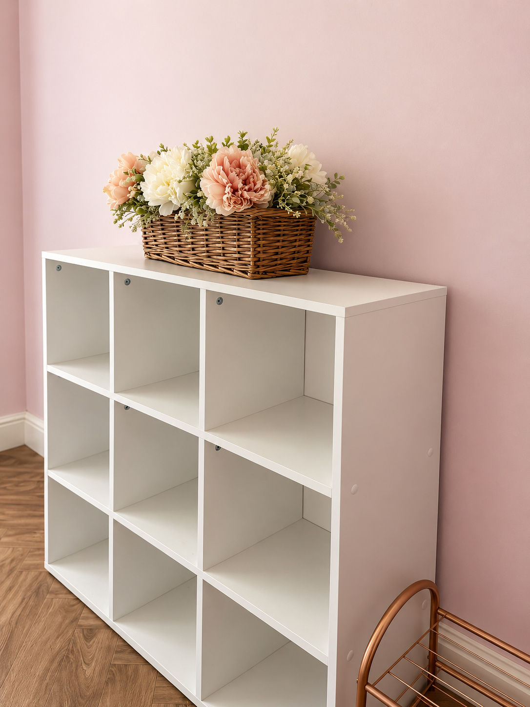 Pink bedroom with storage shelves at Ivie Lodge